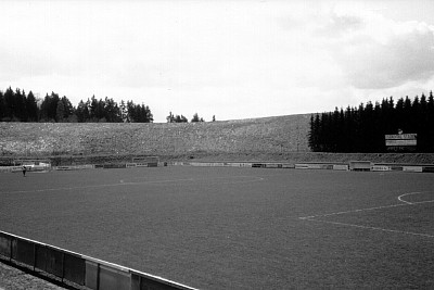 Nentershausen : Eisbachtalstadion : Blick von den Stehrängen